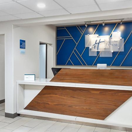 Holiday Inn Express Fremont By Ihg Екстериор снимка