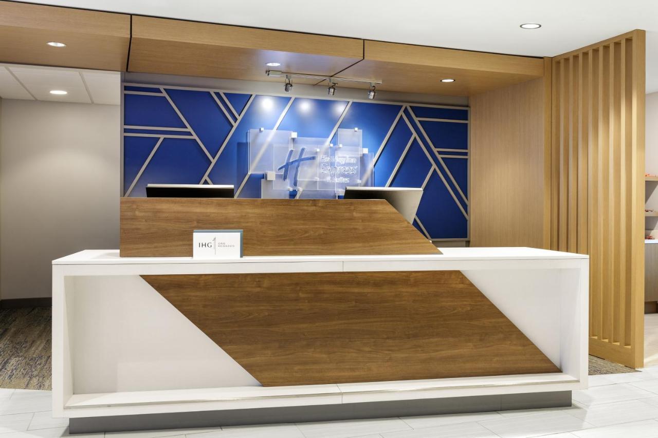Holiday Inn Express Fremont By Ihg Екстериор снимка