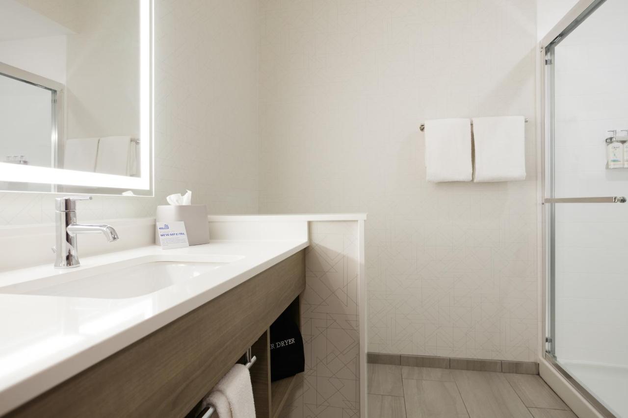 Holiday Inn Express Fremont By Ihg Екстериор снимка