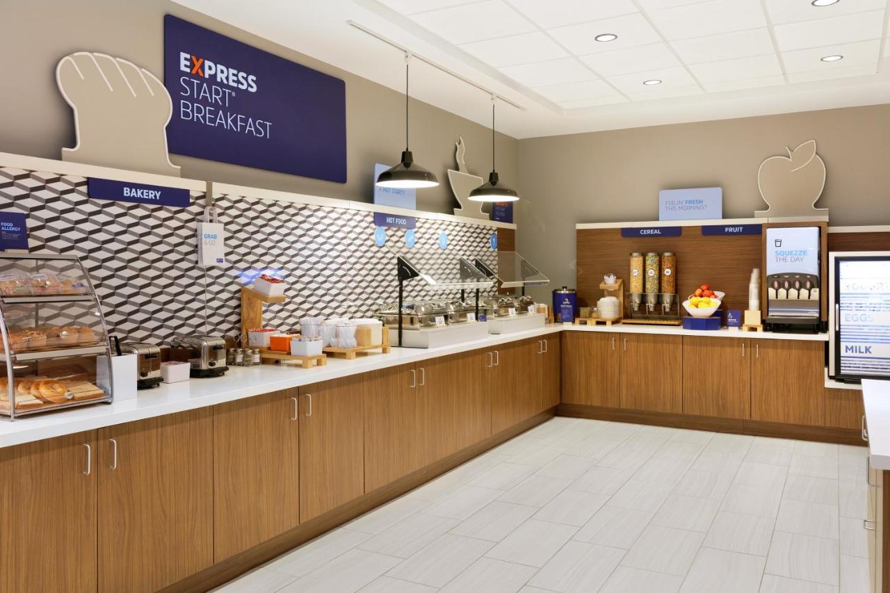 Holiday Inn Express Fremont By Ihg Екстериор снимка