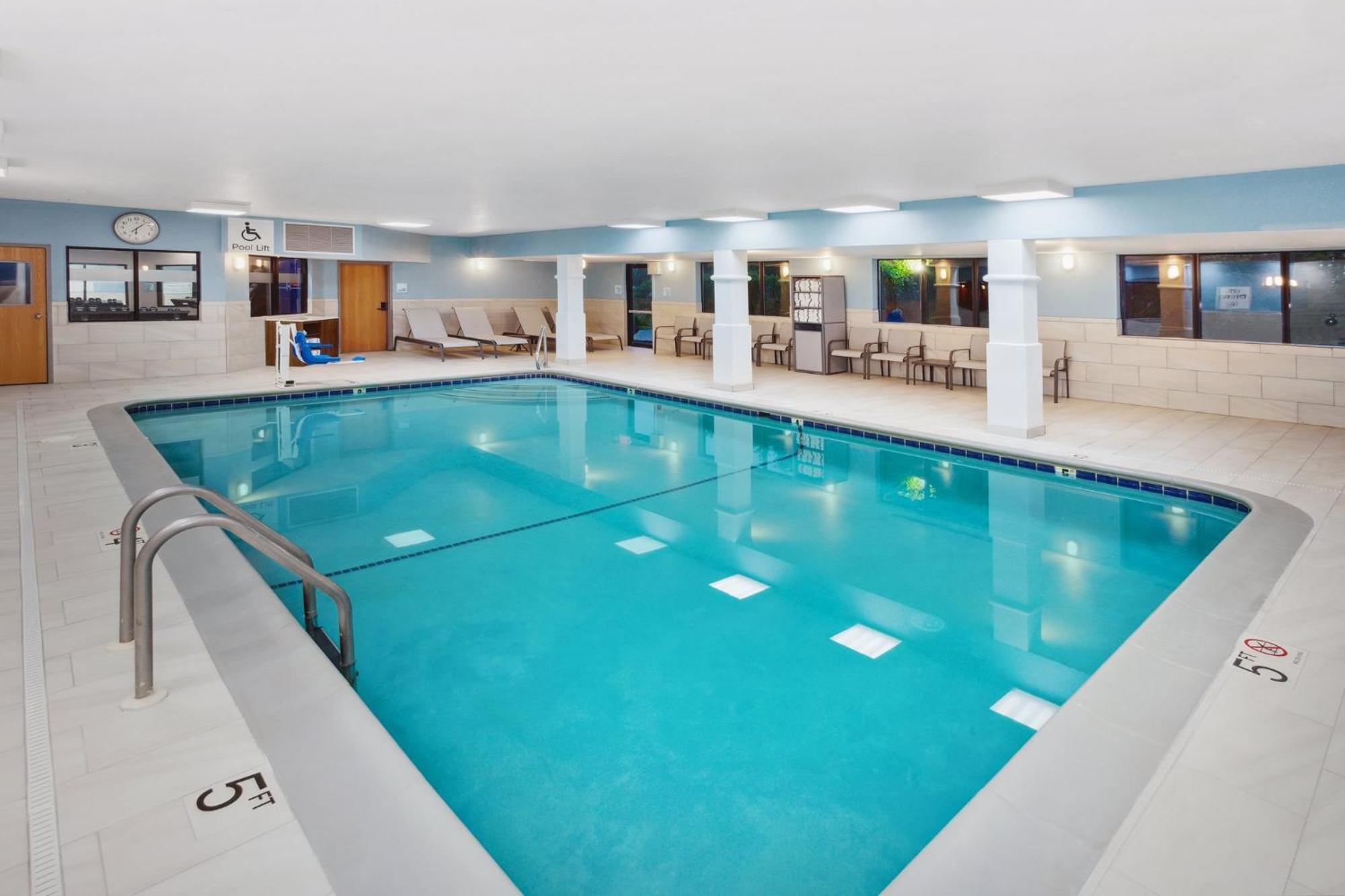 Holiday Inn Express Fremont By Ihg Екстериор снимка