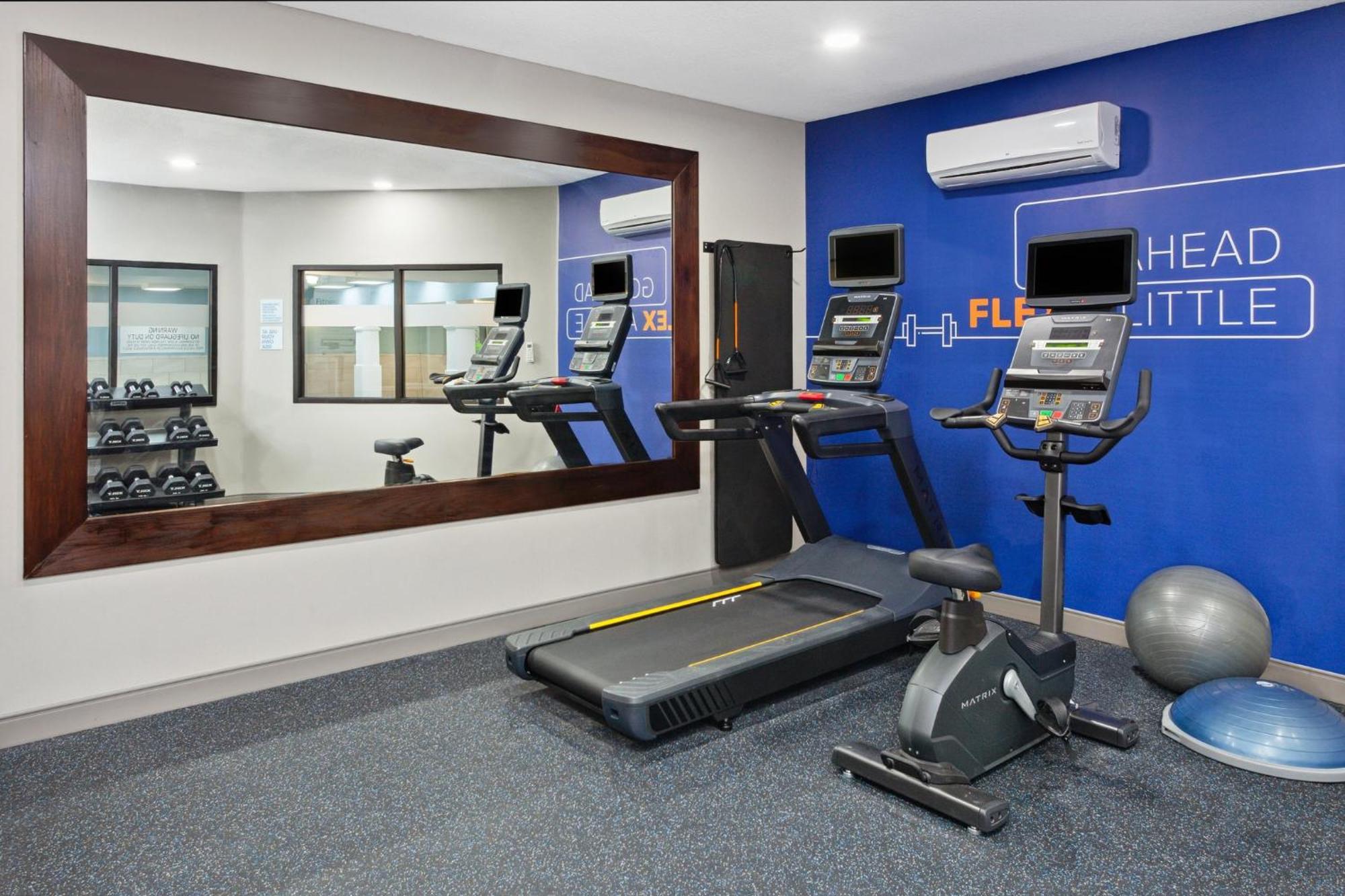 Holiday Inn Express Fremont By Ihg Екстериор снимка